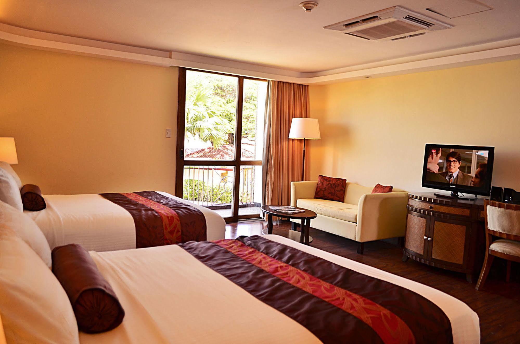 Thunderbird Resorts - Rizal Binangonan Eksteriør billede