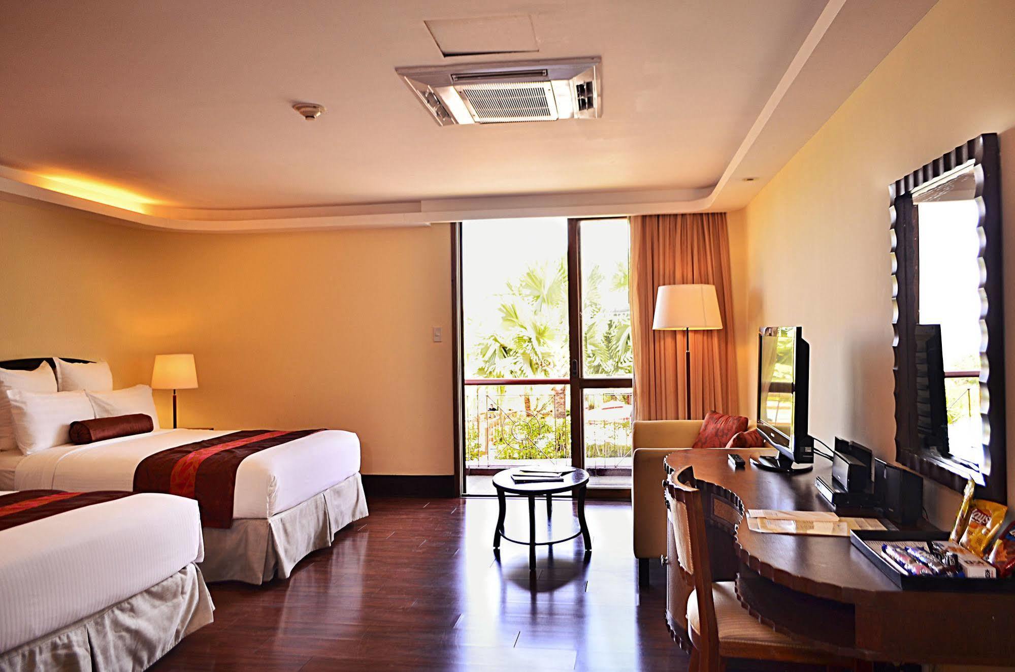 Thunderbird Resorts - Rizal Binangonan Eksteriør billede